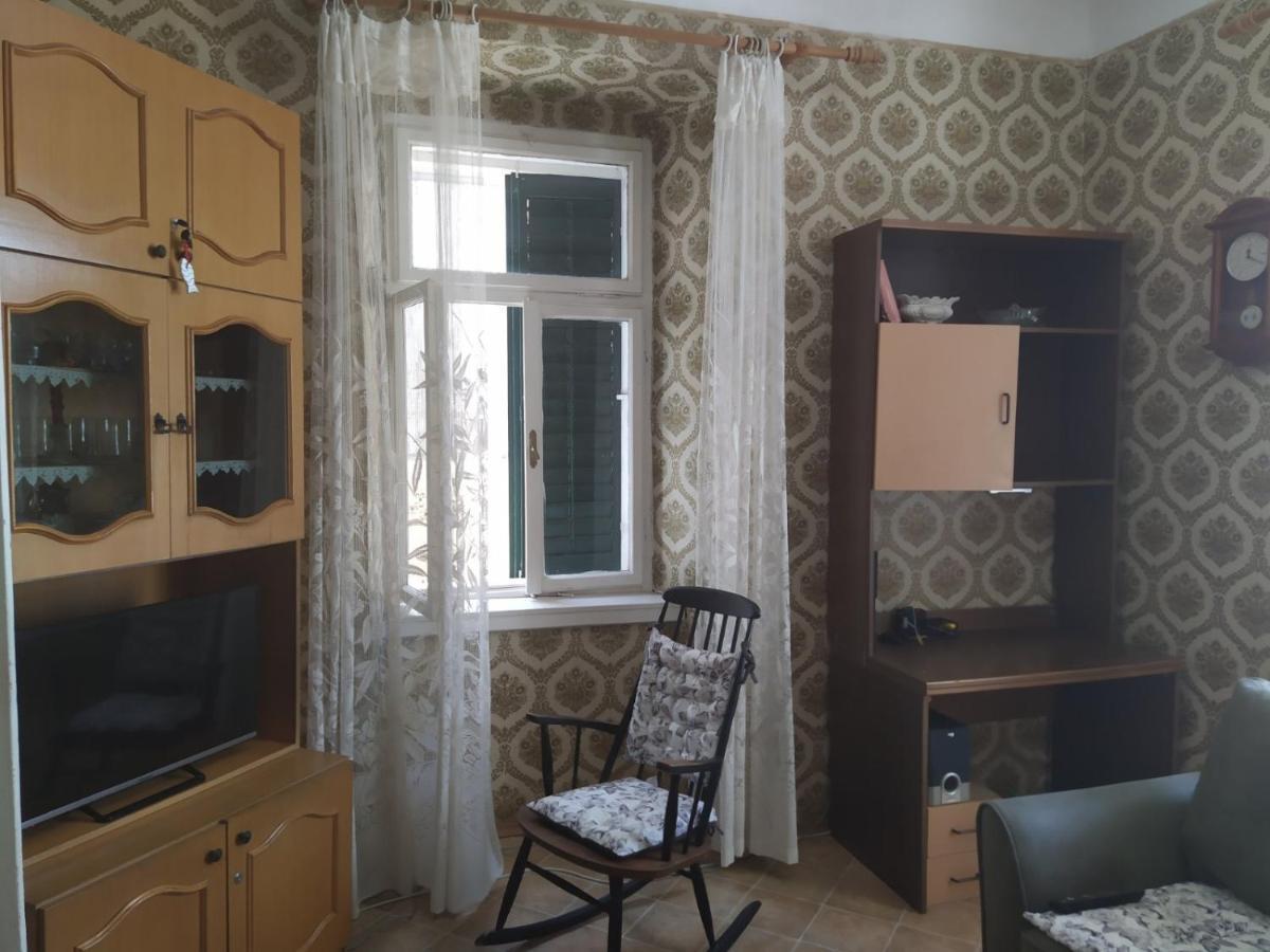 Apartments Martinetti Херцег Нови Екстериор снимка